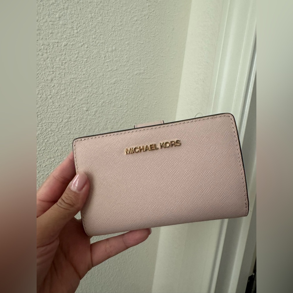 Michael Kors Light Pink Wallet